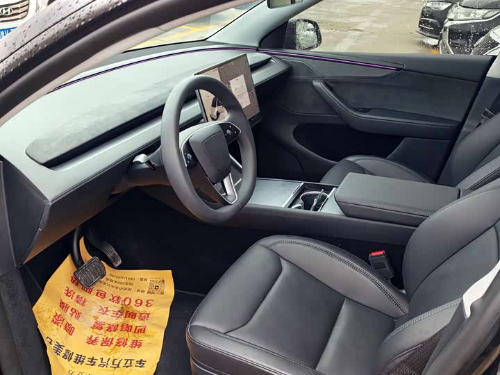 Photo 7 - Tesla Model Y