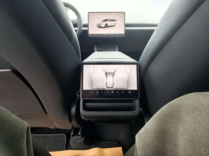 Photo 9 - Tesla Model Y