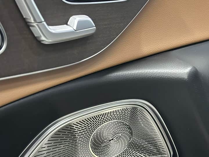 Фото 5 - Mercedes-Benz E-Class