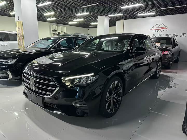 Фото 1 - Mercedes-Benz E-Class