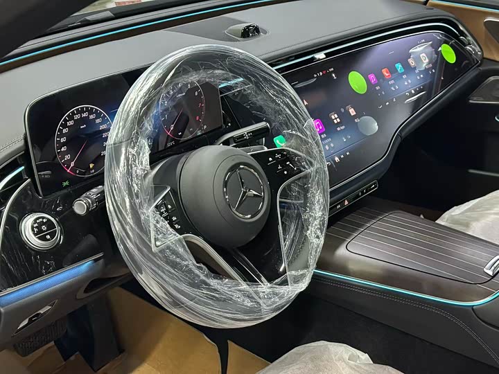 Фото 3 - Mercedes-Benz E-Class