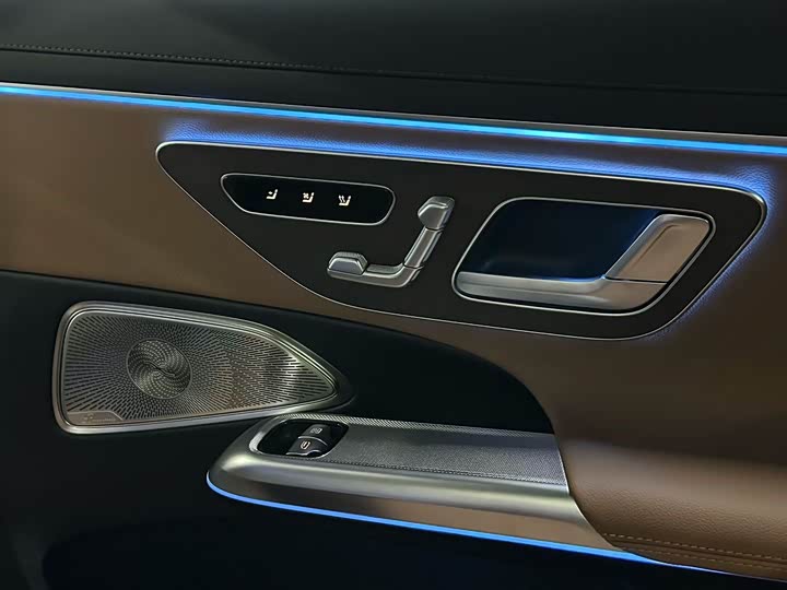 Фото 7 - Mercedes-Benz E-Class