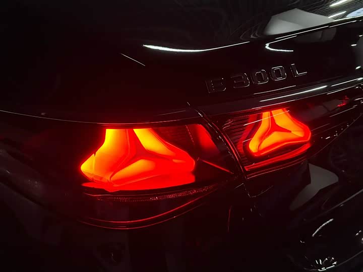 Фото 9 - Mercedes-Benz E-Class