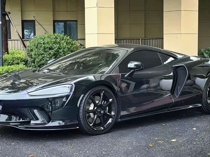 Фото 3 - McLaren GT