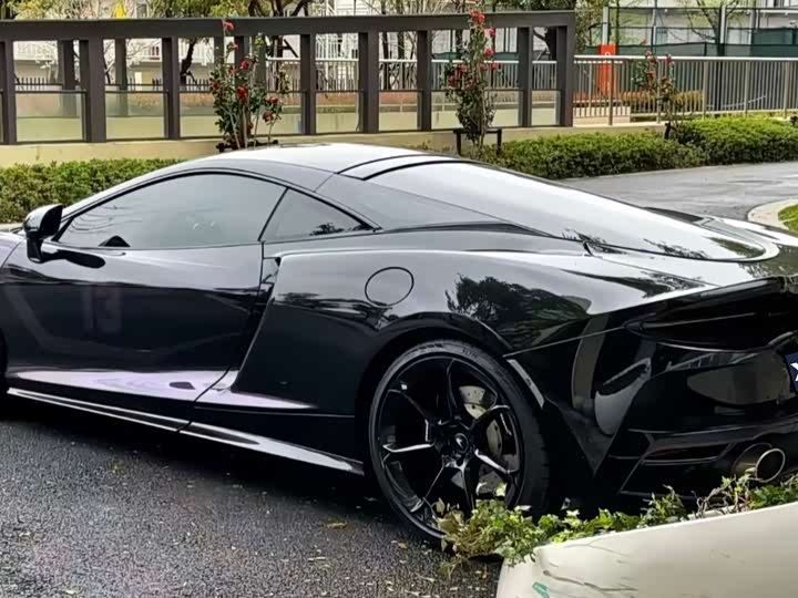 Фото 4 - McLaren GT