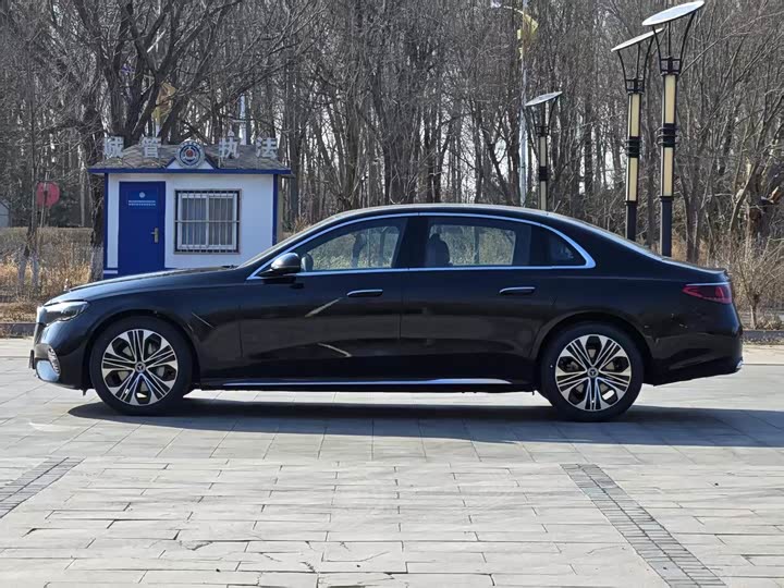 Фото 3 - Mercedes-Benz E-Class