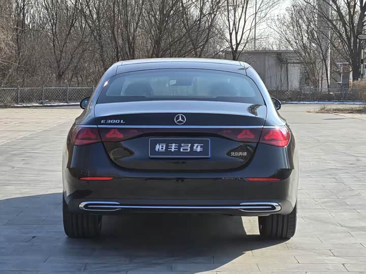 Фото 4 - Mercedes-Benz E-Class