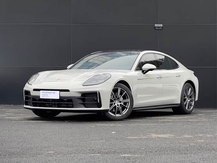 Фото 1 - Porsche Panamera