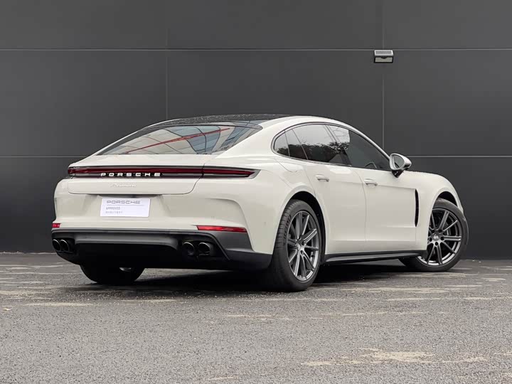 Фото 2 - Porsche Panamera