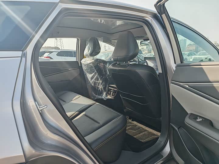 Фото 4 - Toyota bZ5