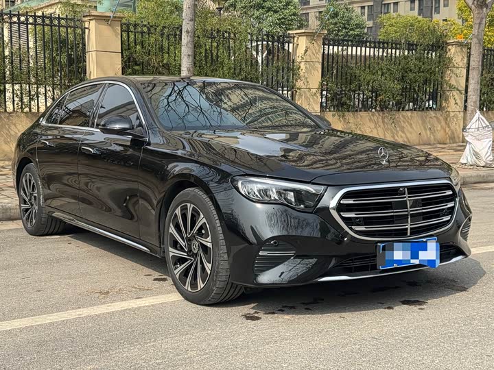 Photo 3 - Mercedes-Benz E-Class