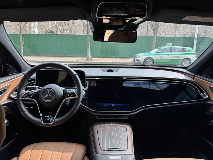 Photo 5 - Mercedes-Benz E-Class