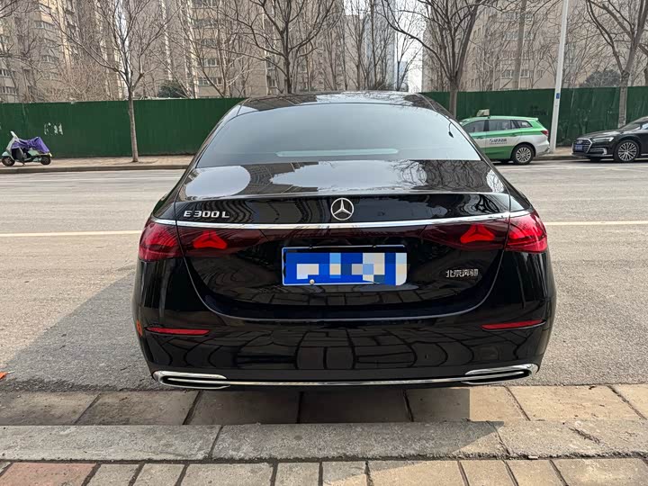 Photo 8 - Mercedes-Benz E-Class