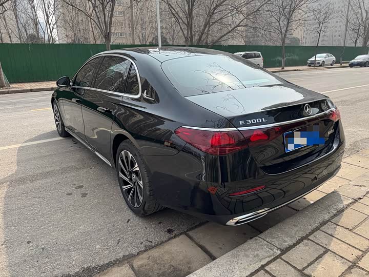 Photo 9 - Mercedes-Benz E-Class