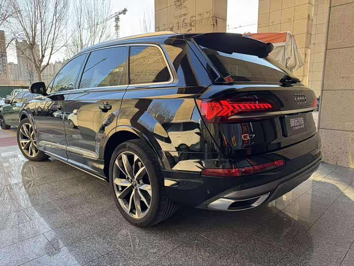 Фото 5 - Audi Q7
