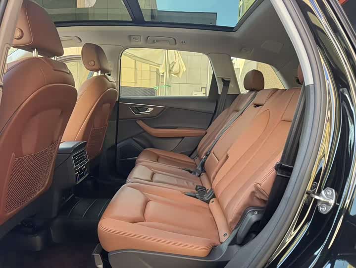 Фото 8 - Audi Q7