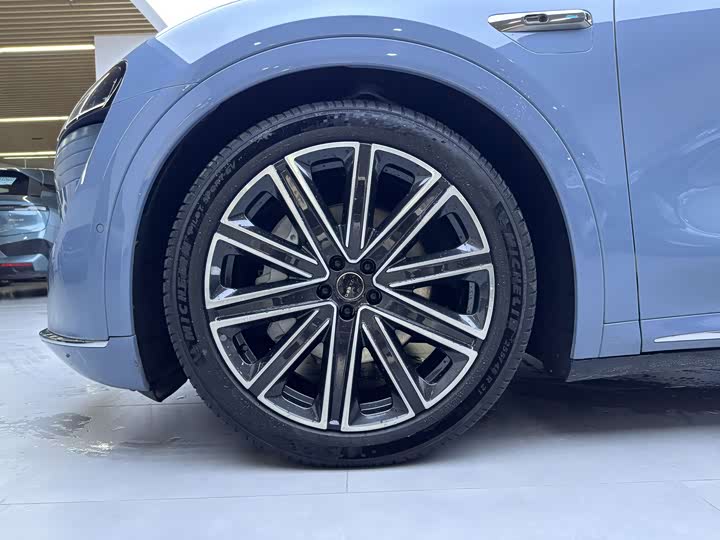 Фото 9 - Luxeed R7