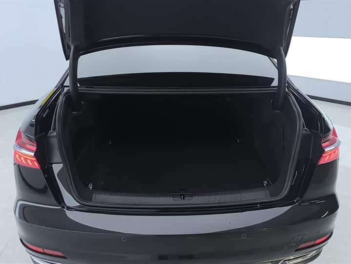 Фото 4 - Audi A6L