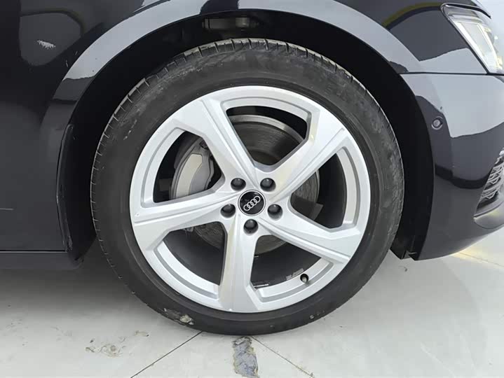 Фото 6 - Audi A6L