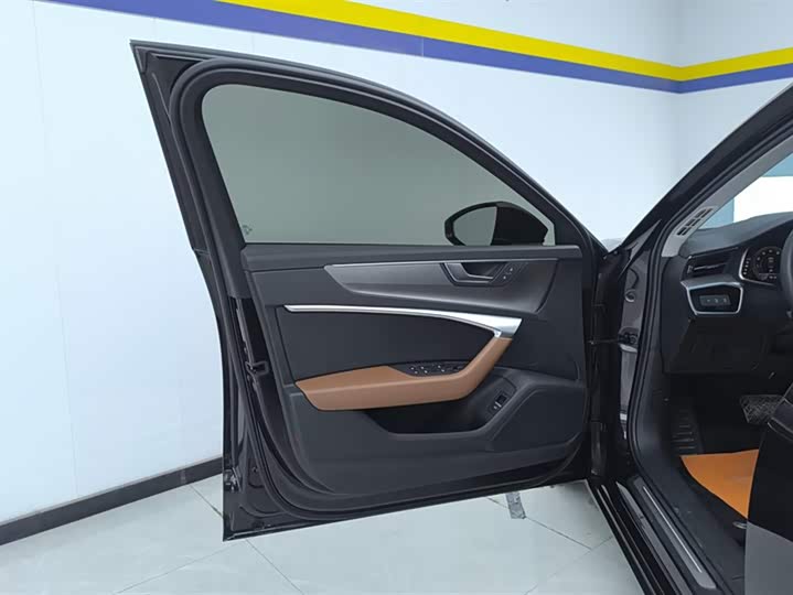 Фото 7 - Audi A6L