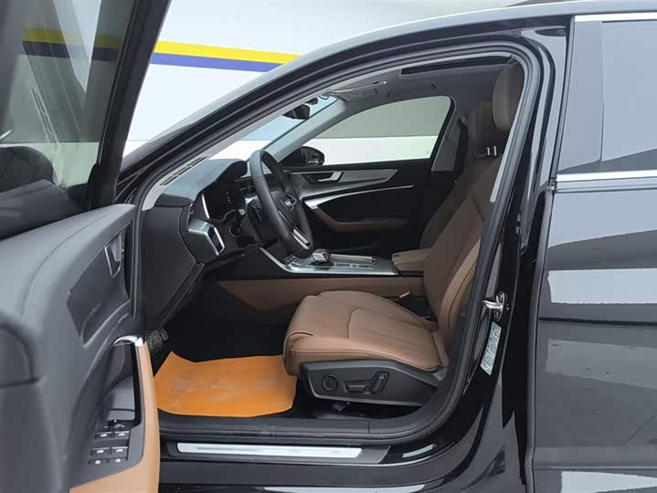 Фото 9 - Audi A6L