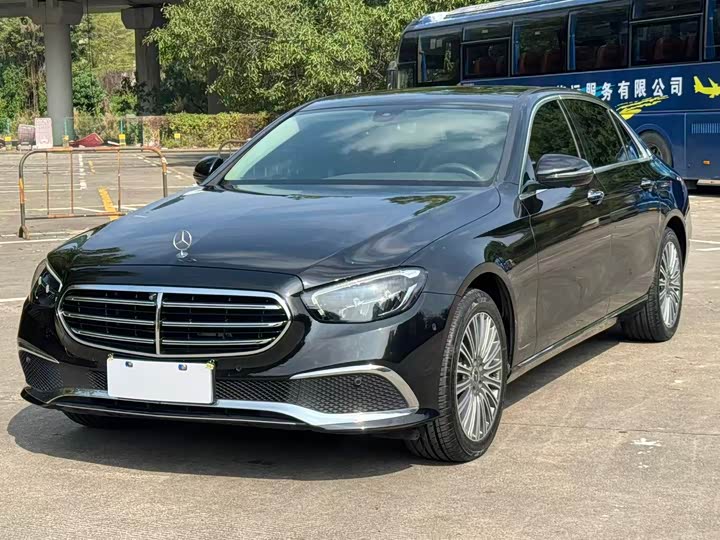 Фото 1 - Mercedes-Benz E-Class