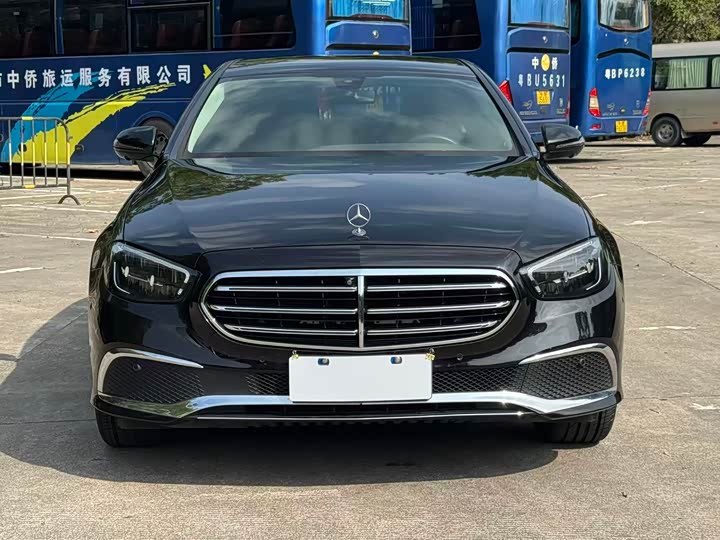 Фото 2 - Mercedes-Benz E-Class