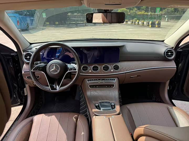 Фото 3 - Mercedes-Benz E-Class