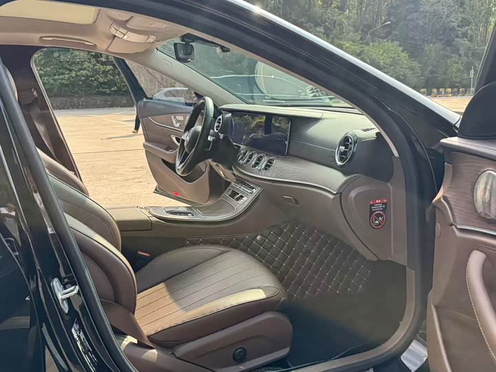 Фото 5 - Mercedes-Benz E-Class