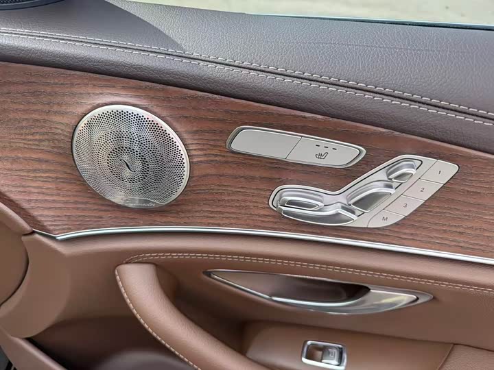 Фото 8 - Mercedes-Benz E-Class