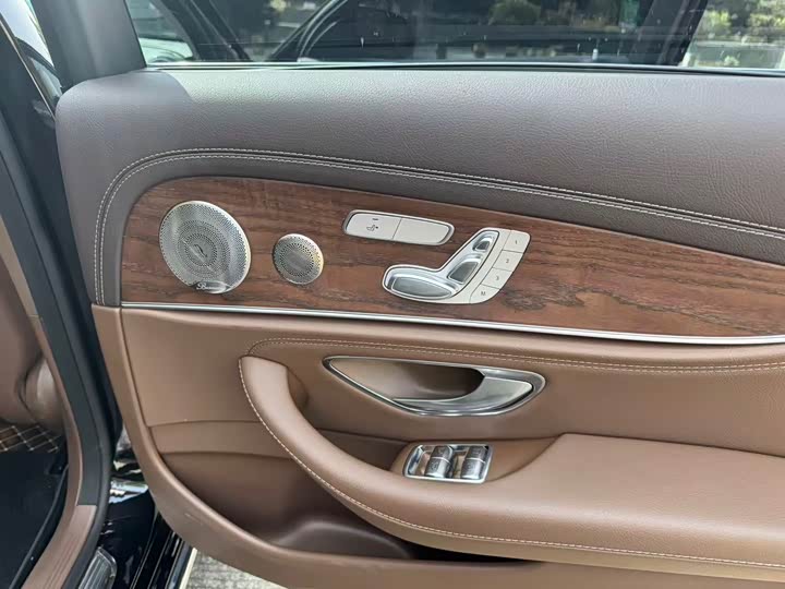 Фото 9 - Mercedes-Benz E-Class