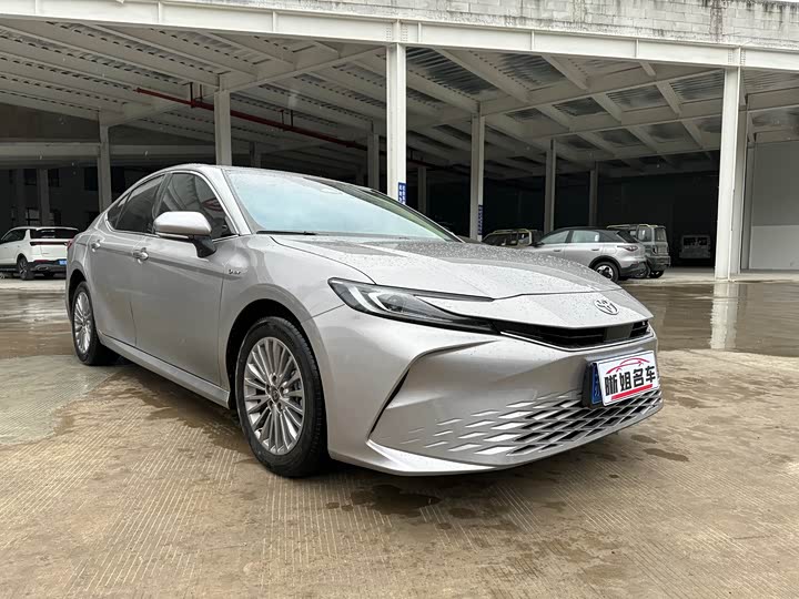 Фото 3 - Toyota Camry