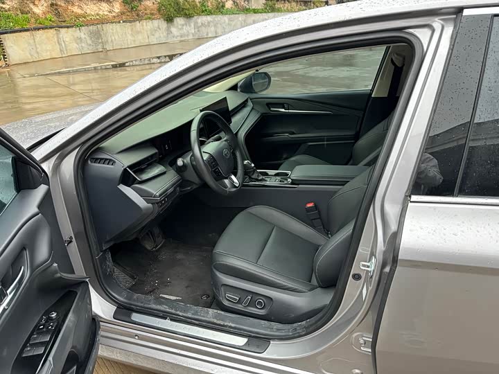 Фото 4 - Toyota Camry