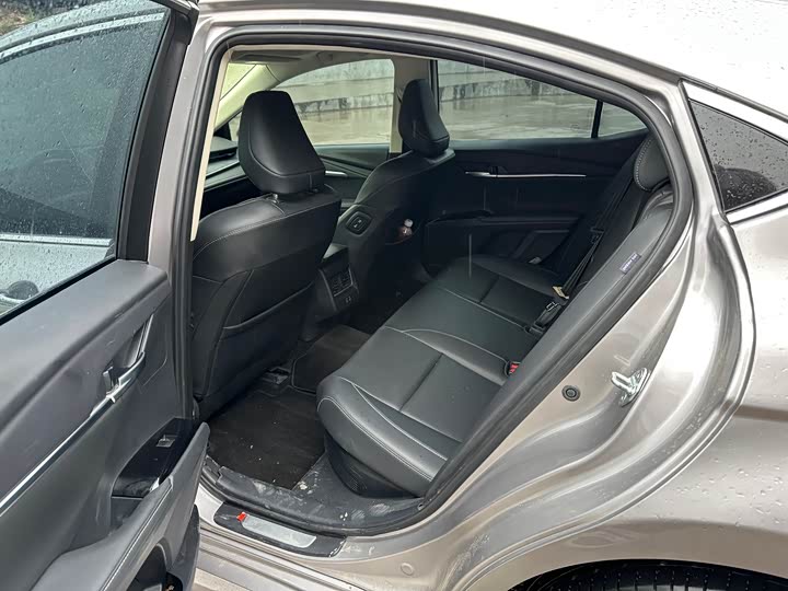 Фото 5 - Toyota Camry