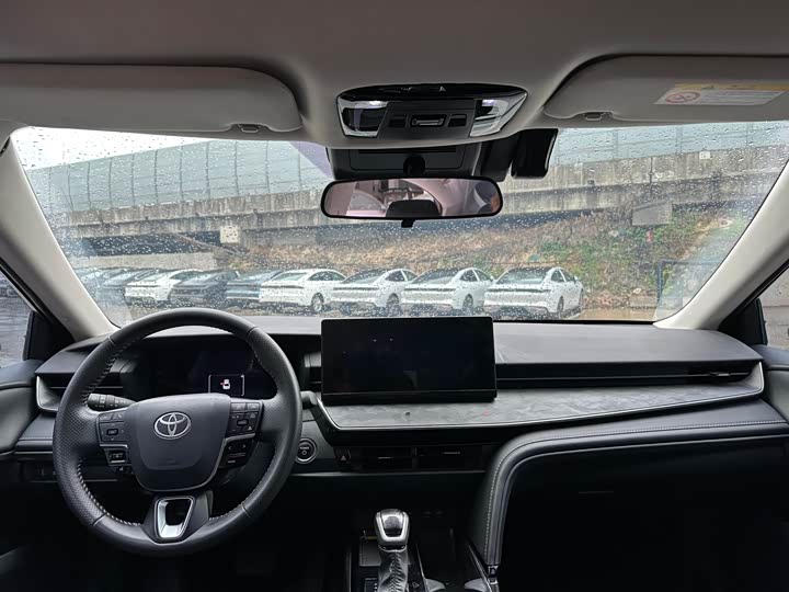 Фото 6 - Toyota Camry