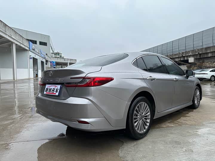 Фото 9 - Toyota Camry