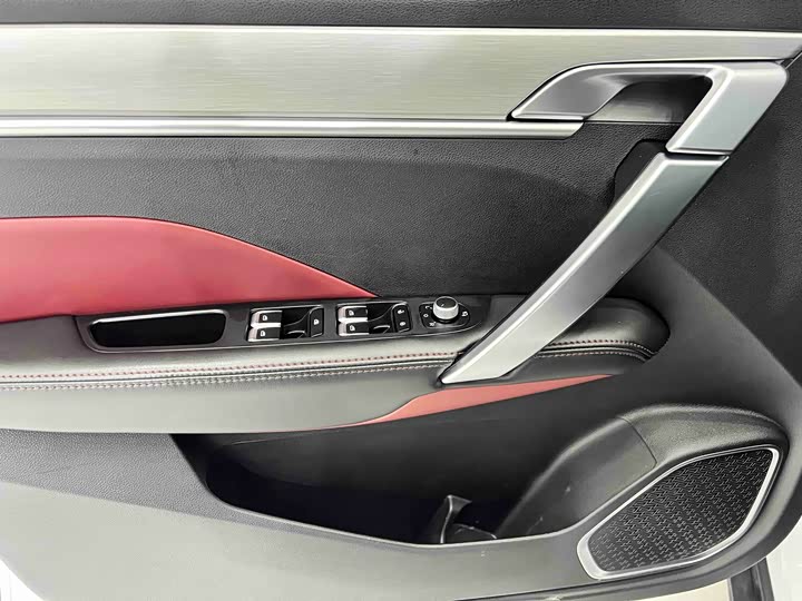 Фото 8 - Geely Coolray