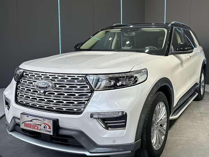 Photo 1 - Ford Explorer