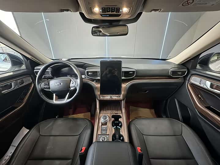 Photo 9 - Ford Explorer