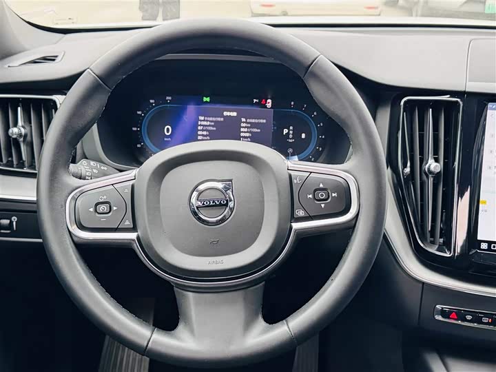 Фото 7 - Volvo XC60