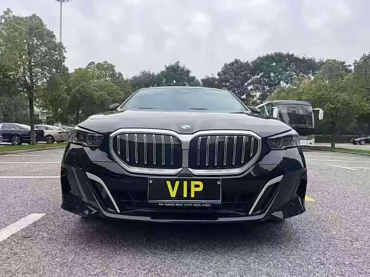 Photo 2 - BMW 5 Series