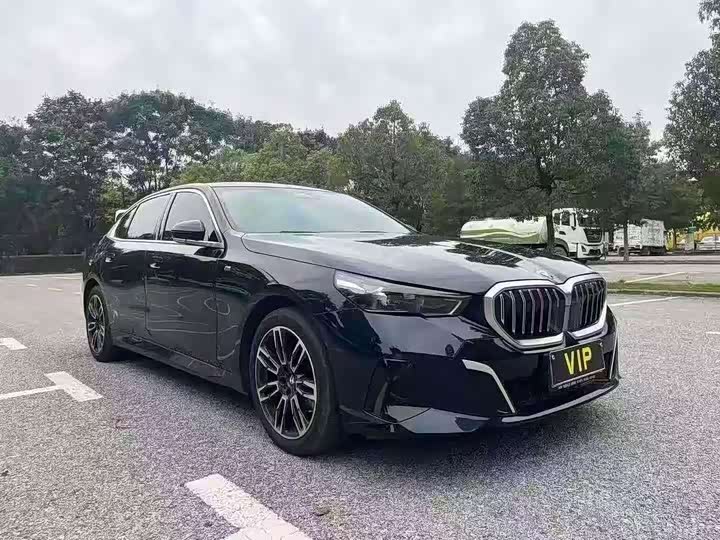 Photo 3 - BMW 5 Series