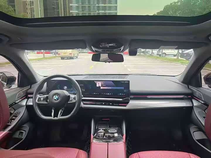 Photo 4 - BMW 5 Series