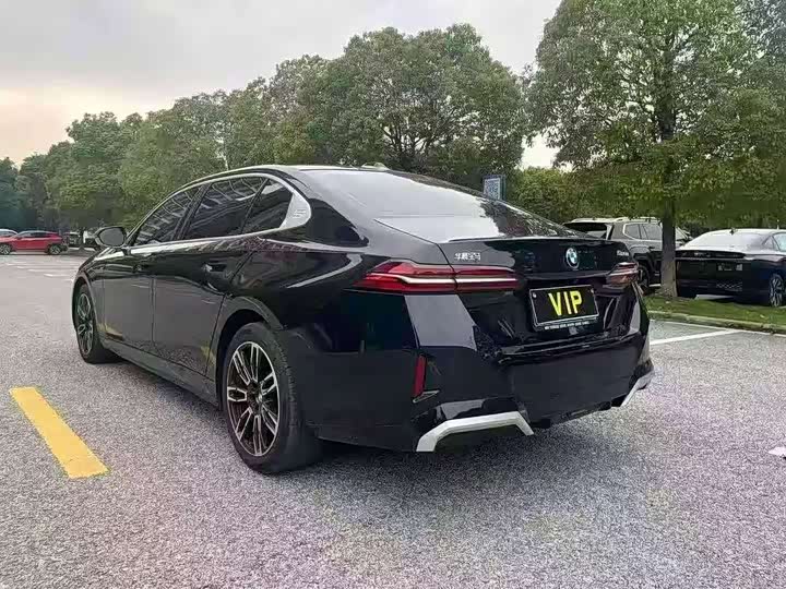 Photo 8 - BMW 5 Series