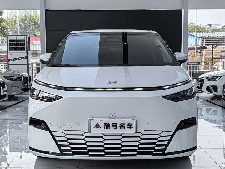 Фото 2 - XPeng X9