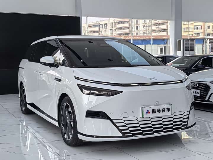 Фото 3 - XPeng X9