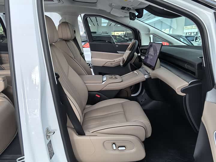 Фото 4 - XPeng X9