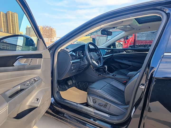 Фото 8 - Volkswagen Passat