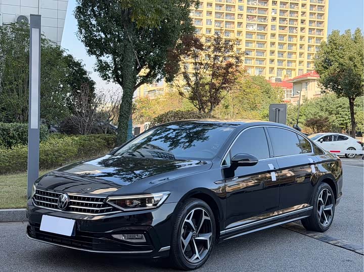 Фото 1 - Volkswagen Magotan