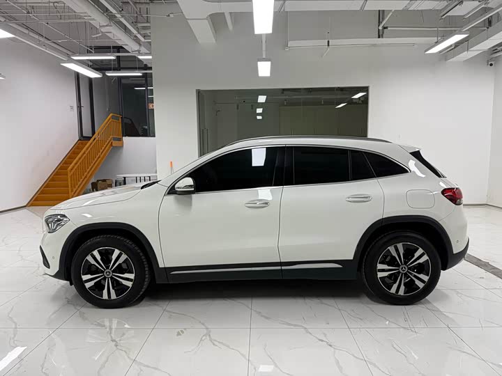 Фото 3 - Mercedes-Benz GLA-Class